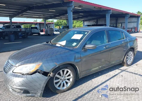 2013 Chrysler 200 Touring z USA, uszkodzony, nr VIN 1C3CCBBB3DN687230